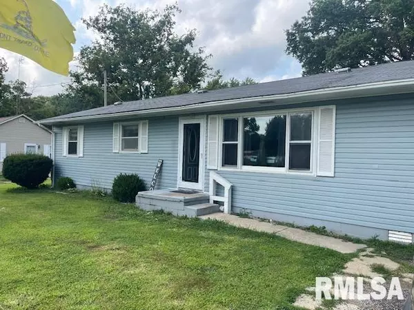Patoka, IL 62875,206 E Claude AVE