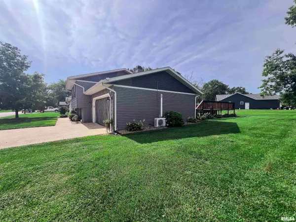 Salem, IL 62881,520 COTTONWOOD DR