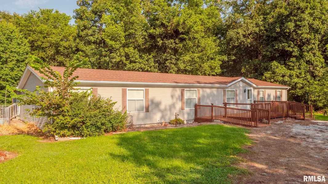 8411 Brimberry RD, Alma, IL 62807