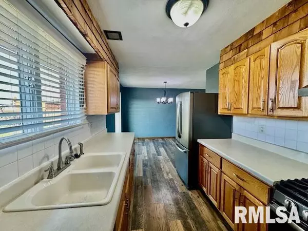 Breese, IL 62230,655 N 11TH ST