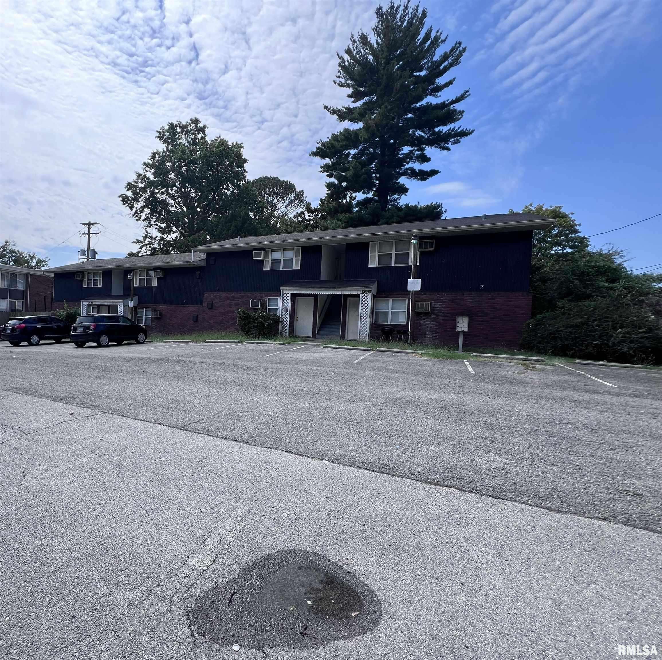 605 W COLLEGE ST #607, 609, Carbondale, IL 62901