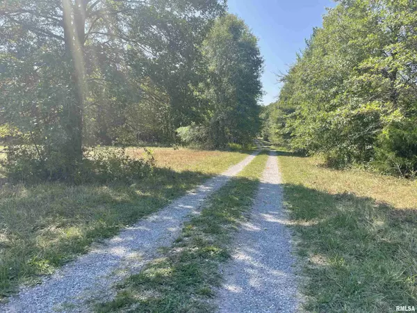 Buncombe, IL 62912,002 HAWK HILL LN