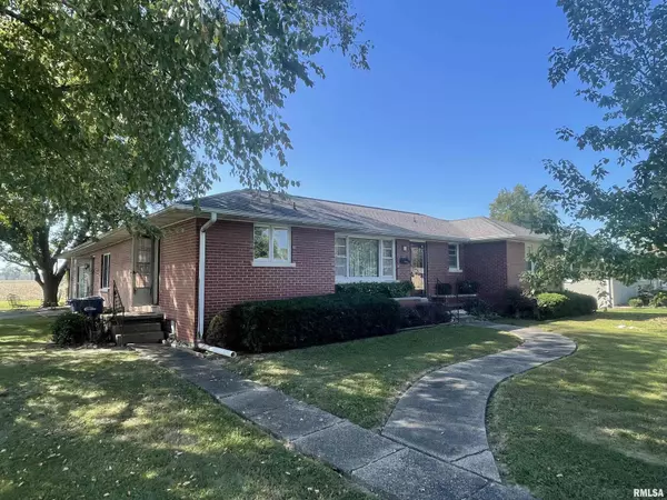 Carmi, IL 62821,301 IRIS LN