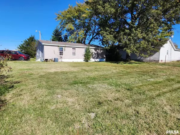 Mcleansboro, IL 62859,1111 John Stelle RD