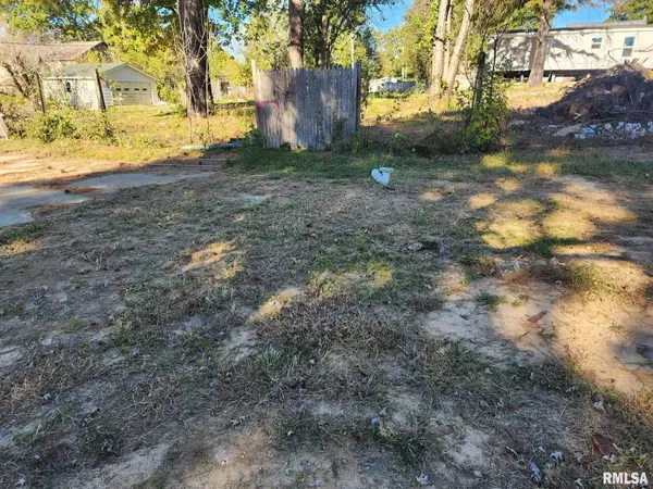 Zeigler, IL 62999,607 MAPLE ST
