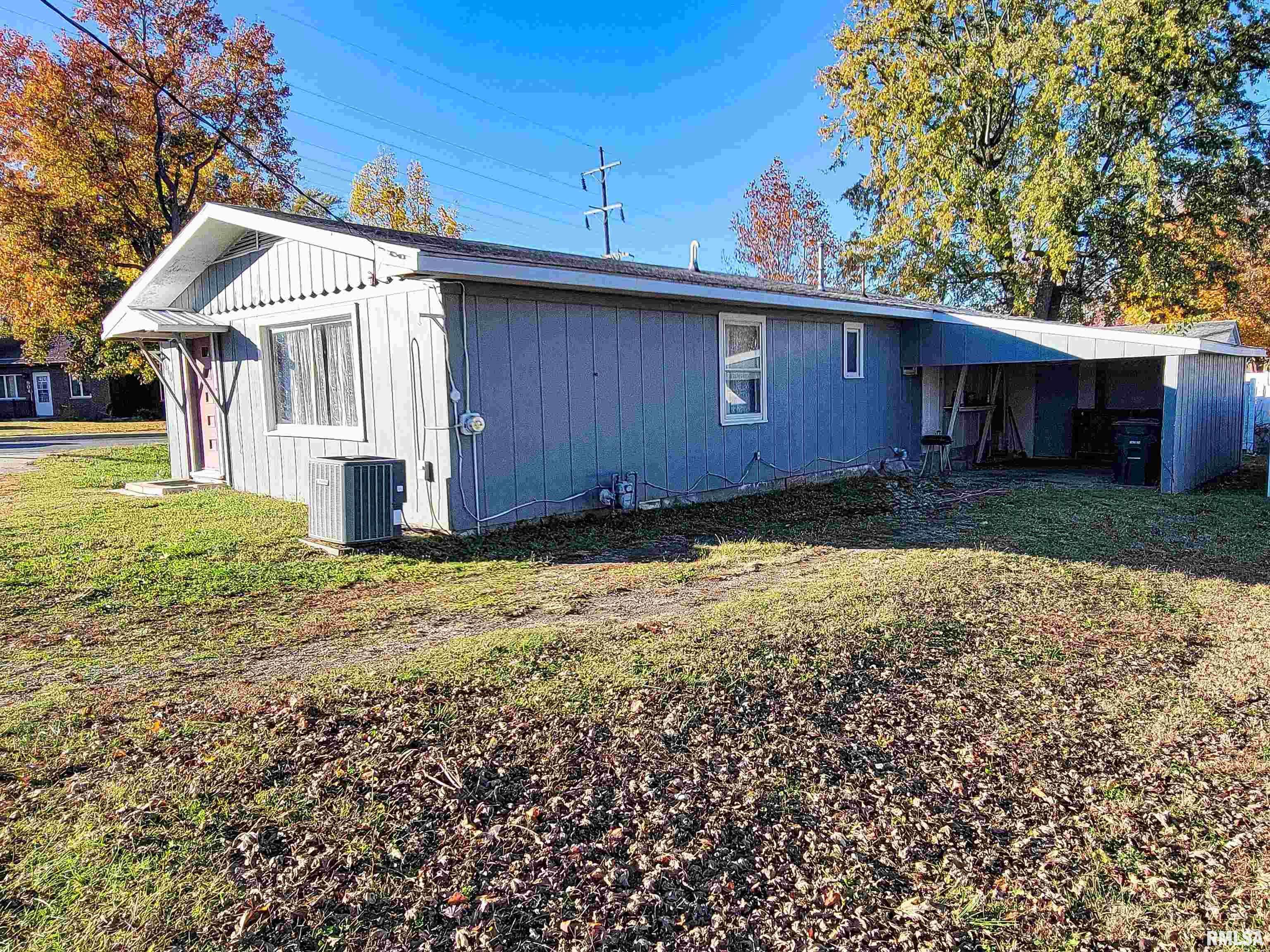 840 Vandalia RD, Louisville, IL 62858