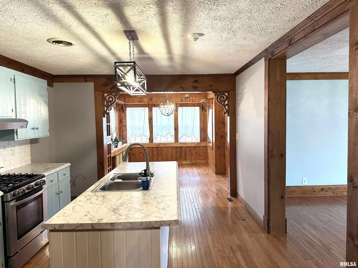 Centralia, IL 62801,137 S PINE ST