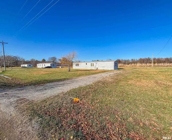 Odin, IL 62870,2526 Community Beach RD