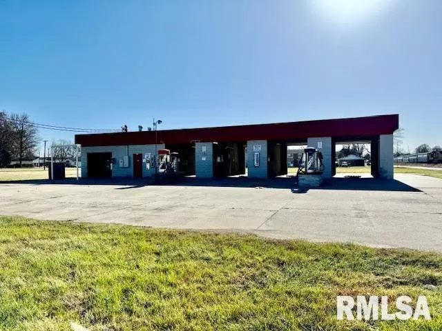 502 Bailey LN, Benton, IL 62812
