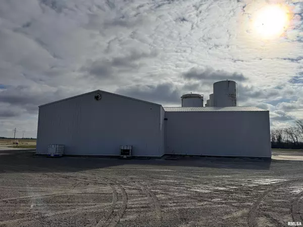 Patoka, IL 62875,1215 S OAK ST