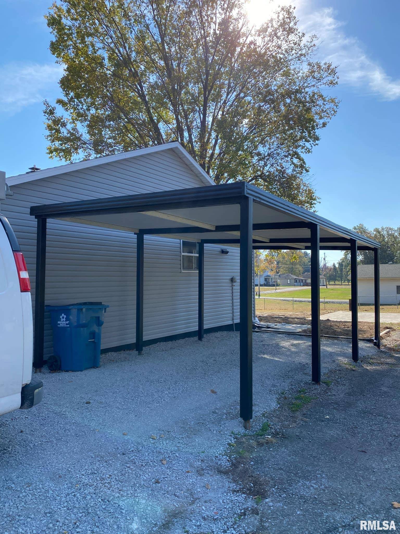 Sesser, IL 62884,501 W Murray ST