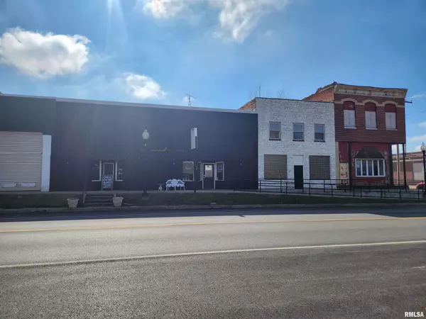 105 E FRANKLIN ST, Sesser, IL 62884