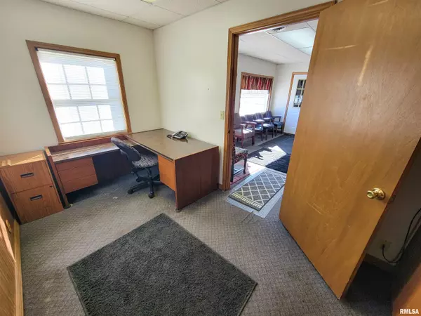 Flora, IL 62839,1005 E NORTH AVE