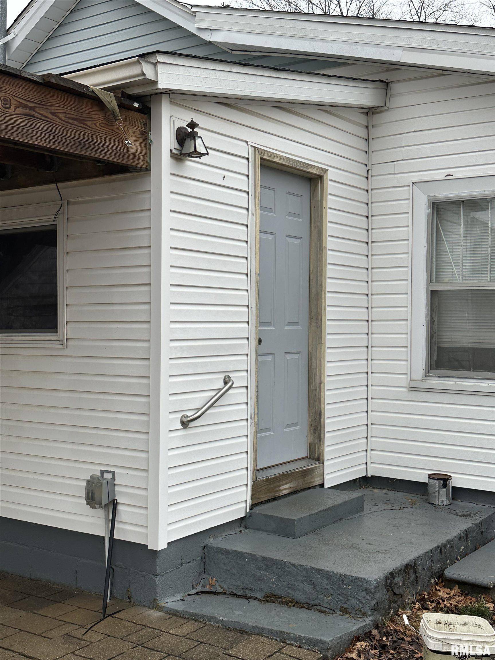Duquoin, IL 62832,337 N DIVISION ST