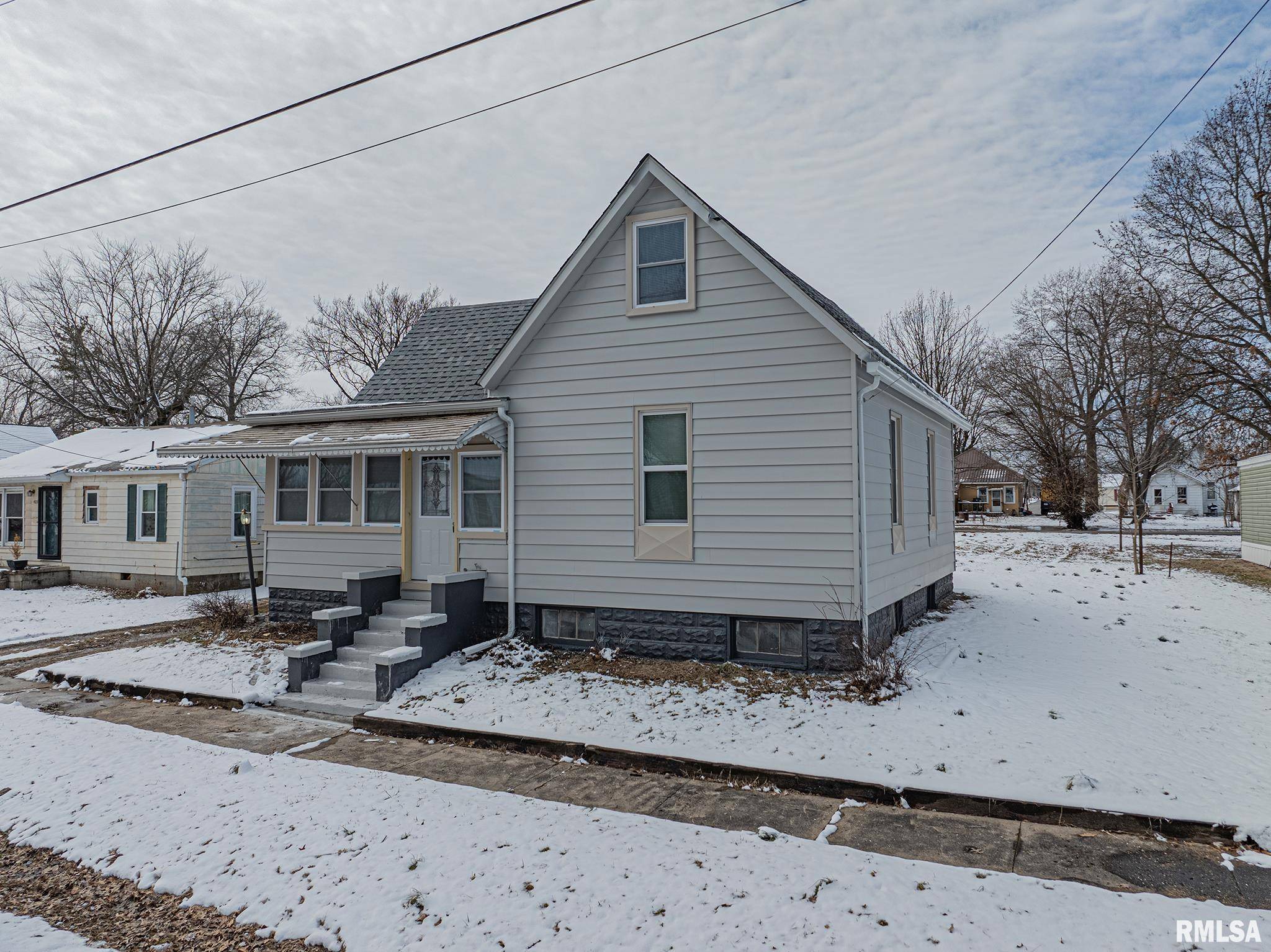 Fairfield, IL 62837,407 NW 6TH ST