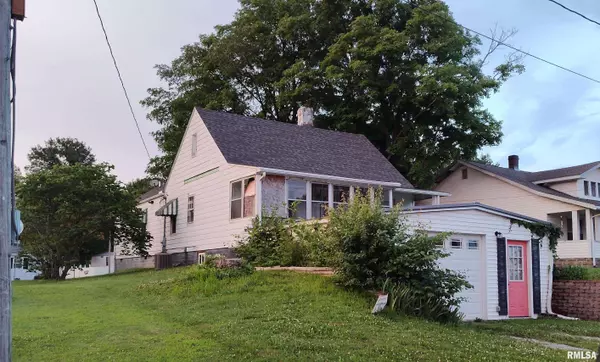 514 W RANDOLPH ST, Mcleansboro, IL 62859