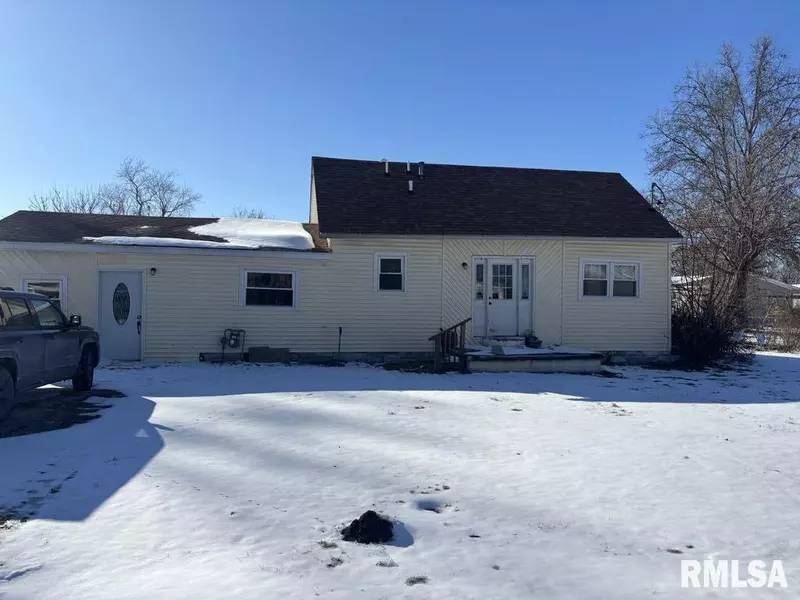 21 LINKS ST, Ewing, IL 62836