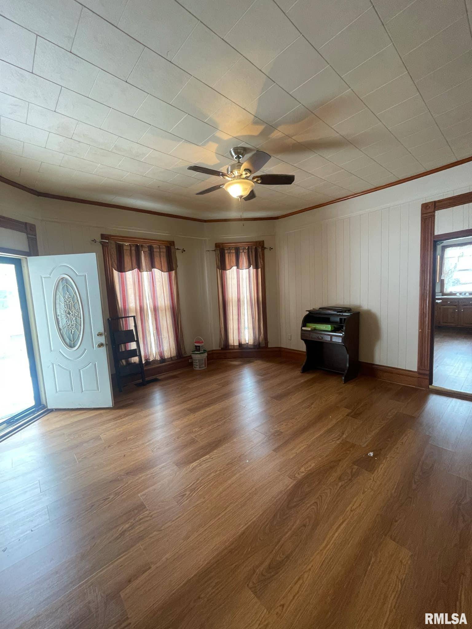 Grayville, IL 62844,124 W MILL ST
