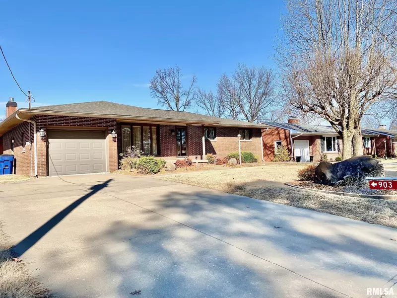 903 E CLEVELAND ST, West Frankfort, IL 62896
