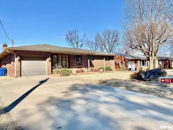 West Frankfort, IL 62896,903 E CLEVELAND ST