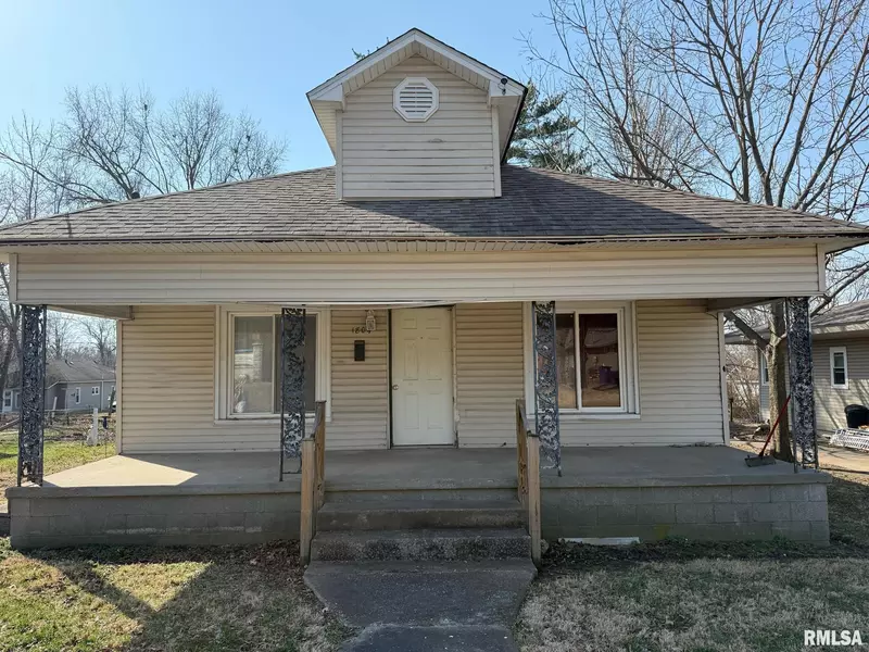1804 E OAK ST, West Frankfort, IL 62896-3165