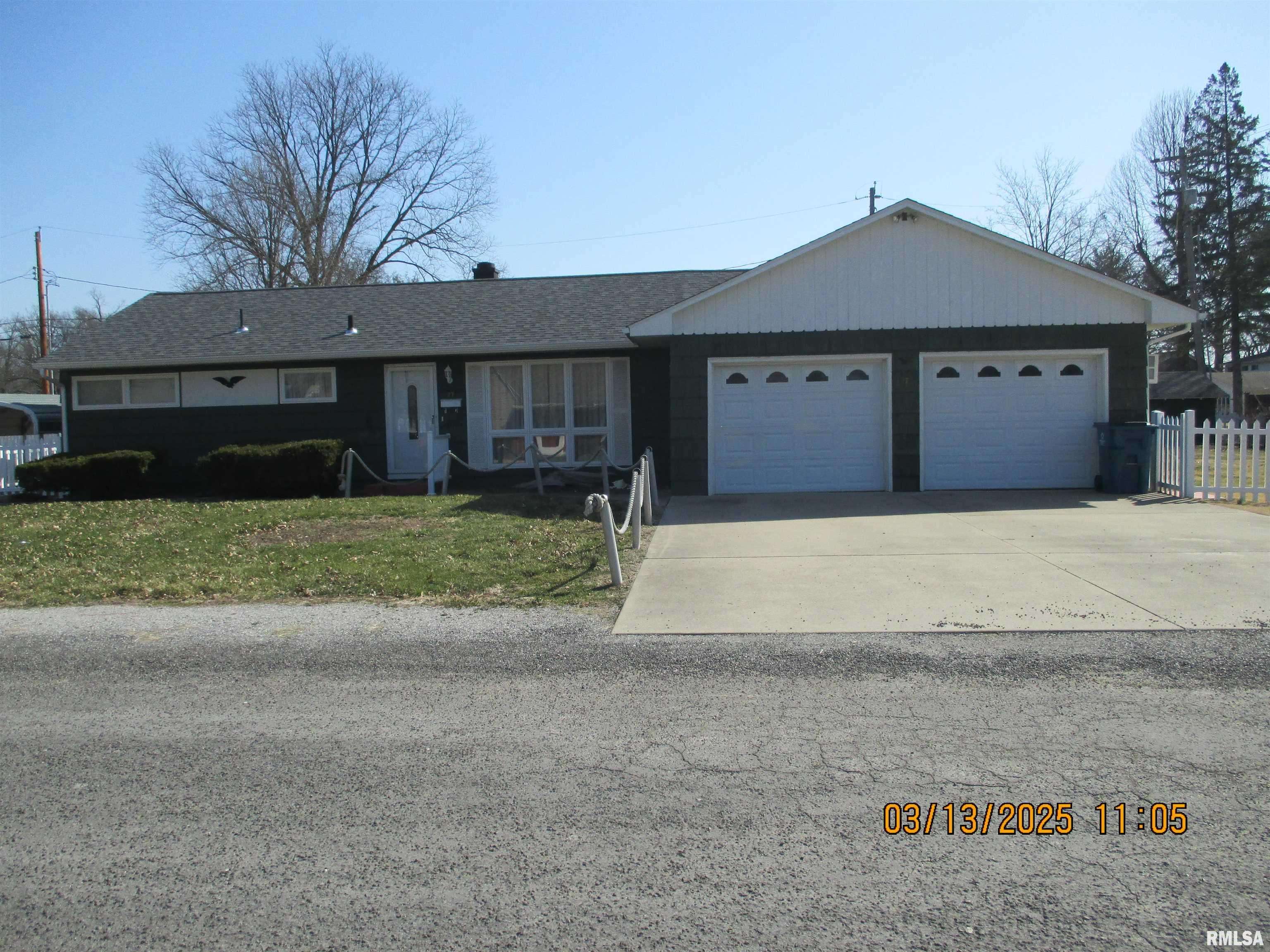 27 MITCHELL AVE, Centralia, IL 62801