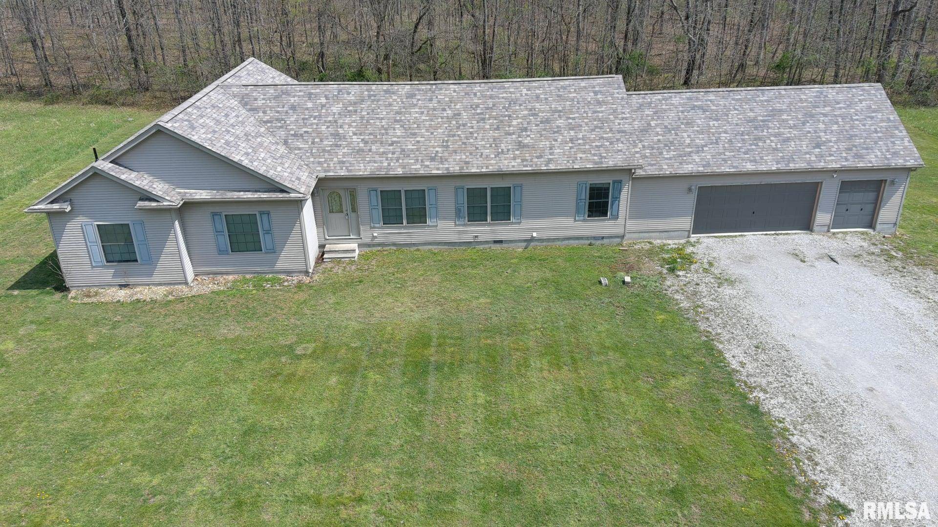 Odin, IL 62870,2814 Chouteau AVE