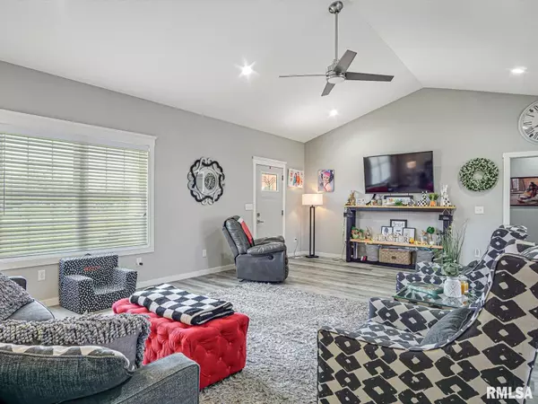 Duquoin, IL 62832,508 Hidden Lakes DR