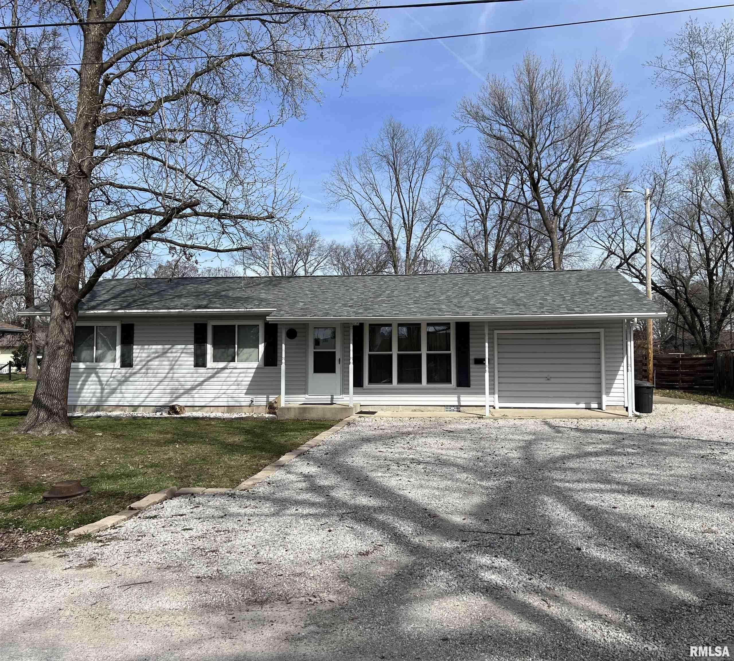 226 E WILLIAM ST,  Salem,  IL 62881