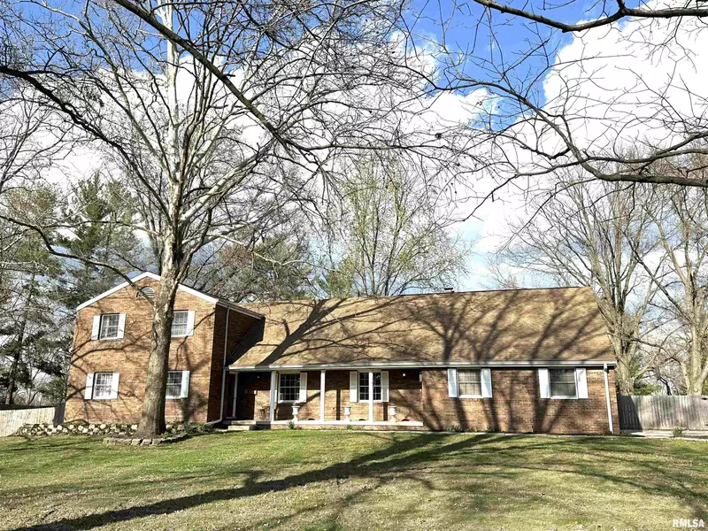 10 ORCHARD Drive East, Centralia, IL 62801