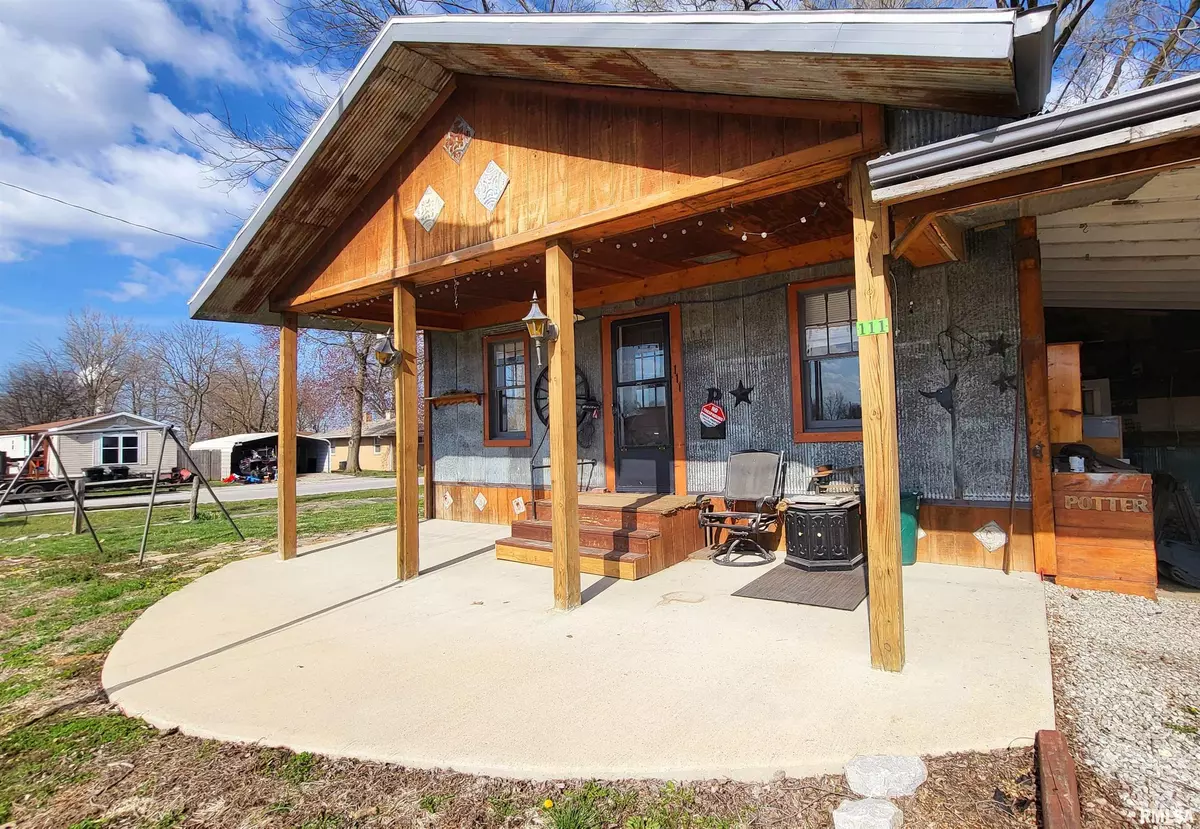 Farina, IL 62838,111 S WALNUT ST