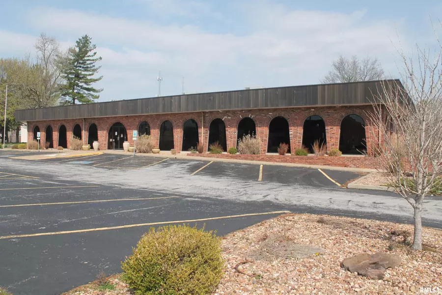 216 E MAIN ST, Carbondale, IL 62901