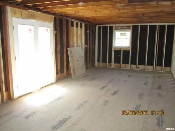 Buncombe, IL 62912,8305 Illinois Route 146