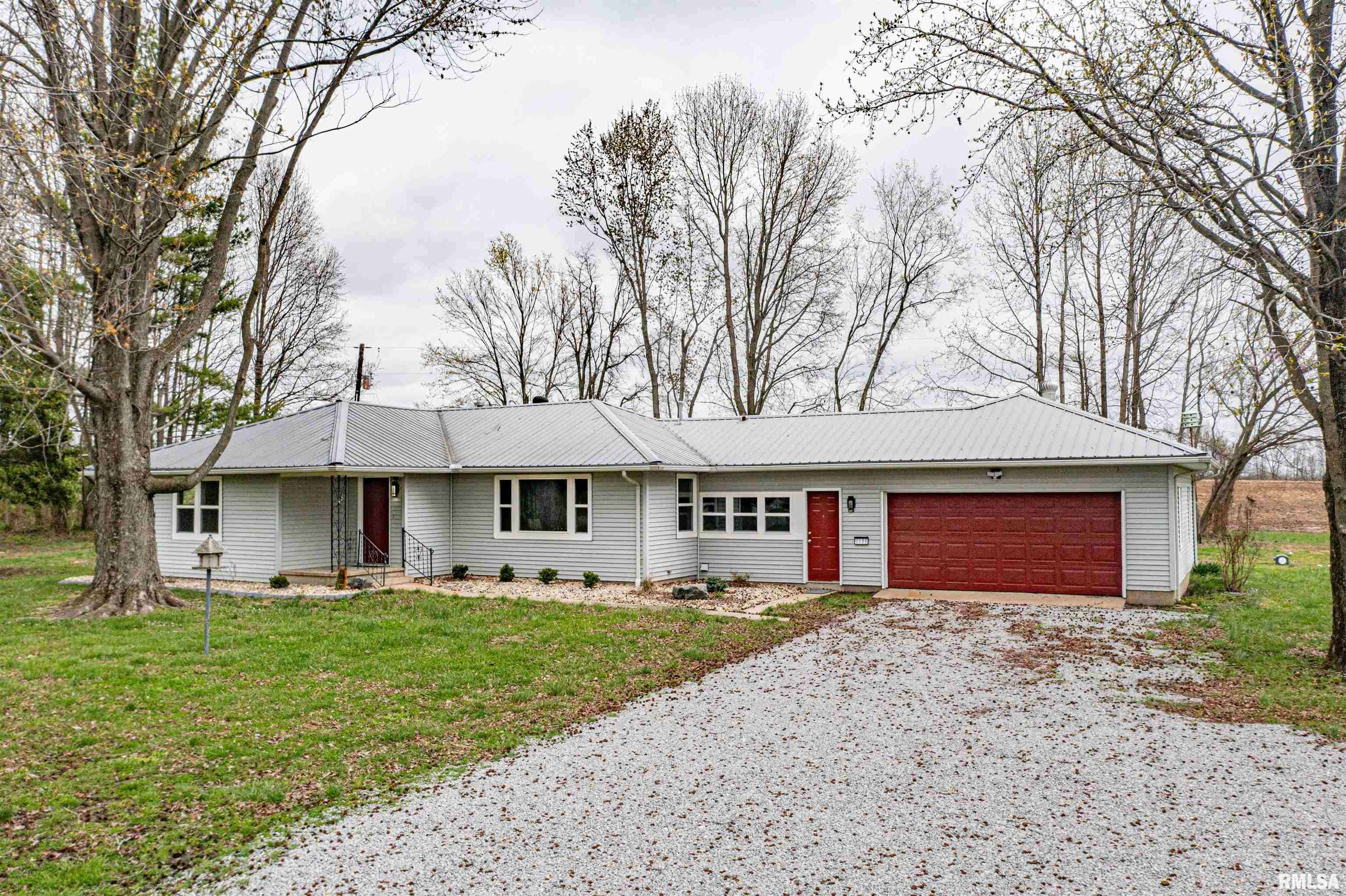 1108 N MAIN ST, Dix, IL 62830