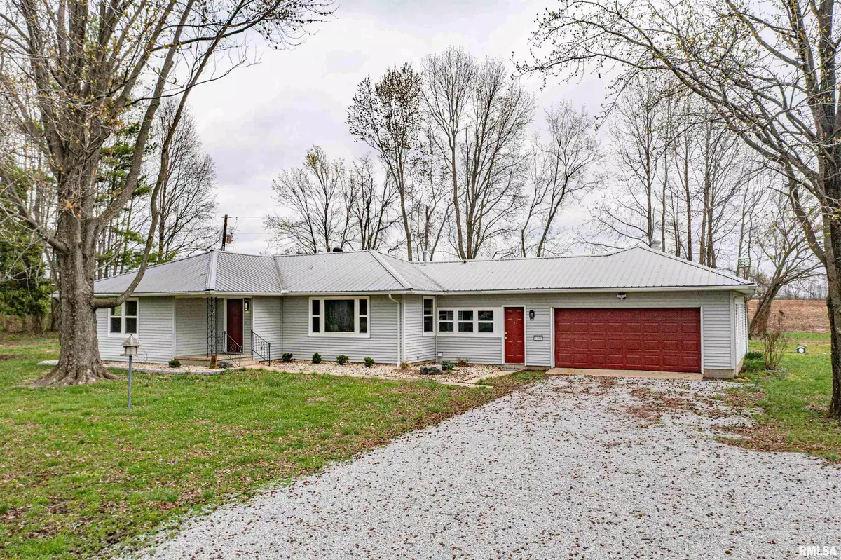 Dix, IL 62830,1108 N MAIN ST