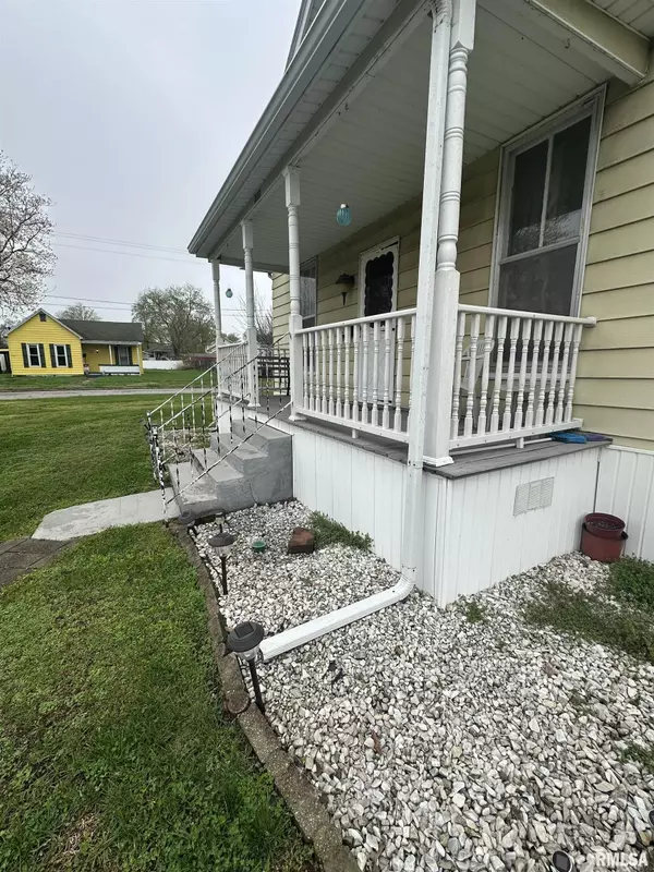 Duquoin, IL 62832,402 E Keyes ST