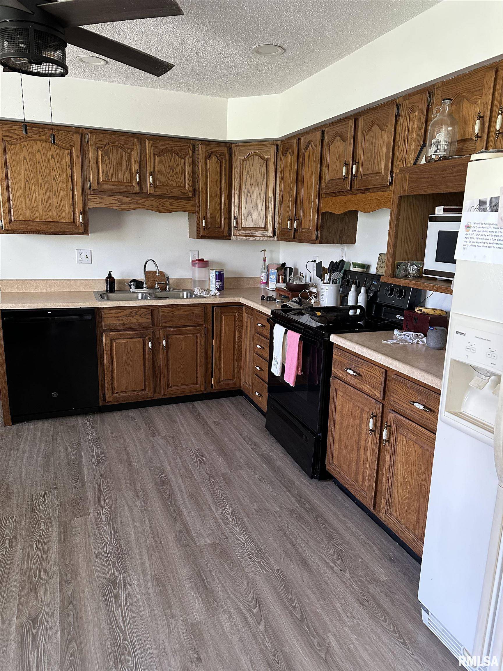Duquoin, IL 62832,215 SEMINOLE DR