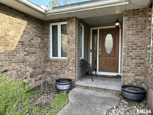 Murphysboro, IL 62966,3 Suburban DR