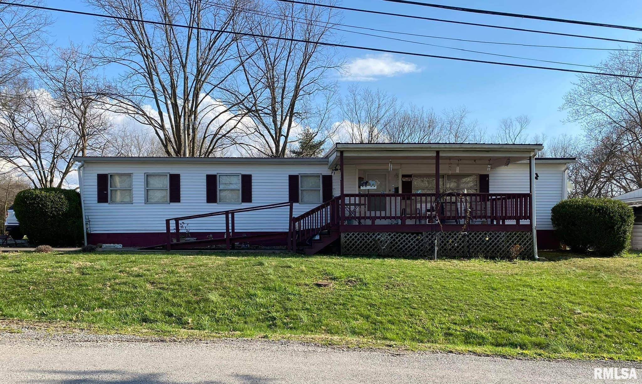 211 E OLIVE ST, Mcleansboro, IL 62859-1532