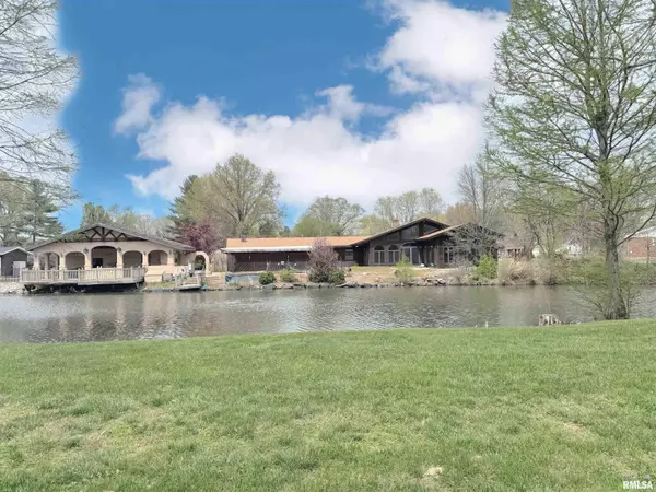 206 FOX CREEK RD, Flora, IL 62839