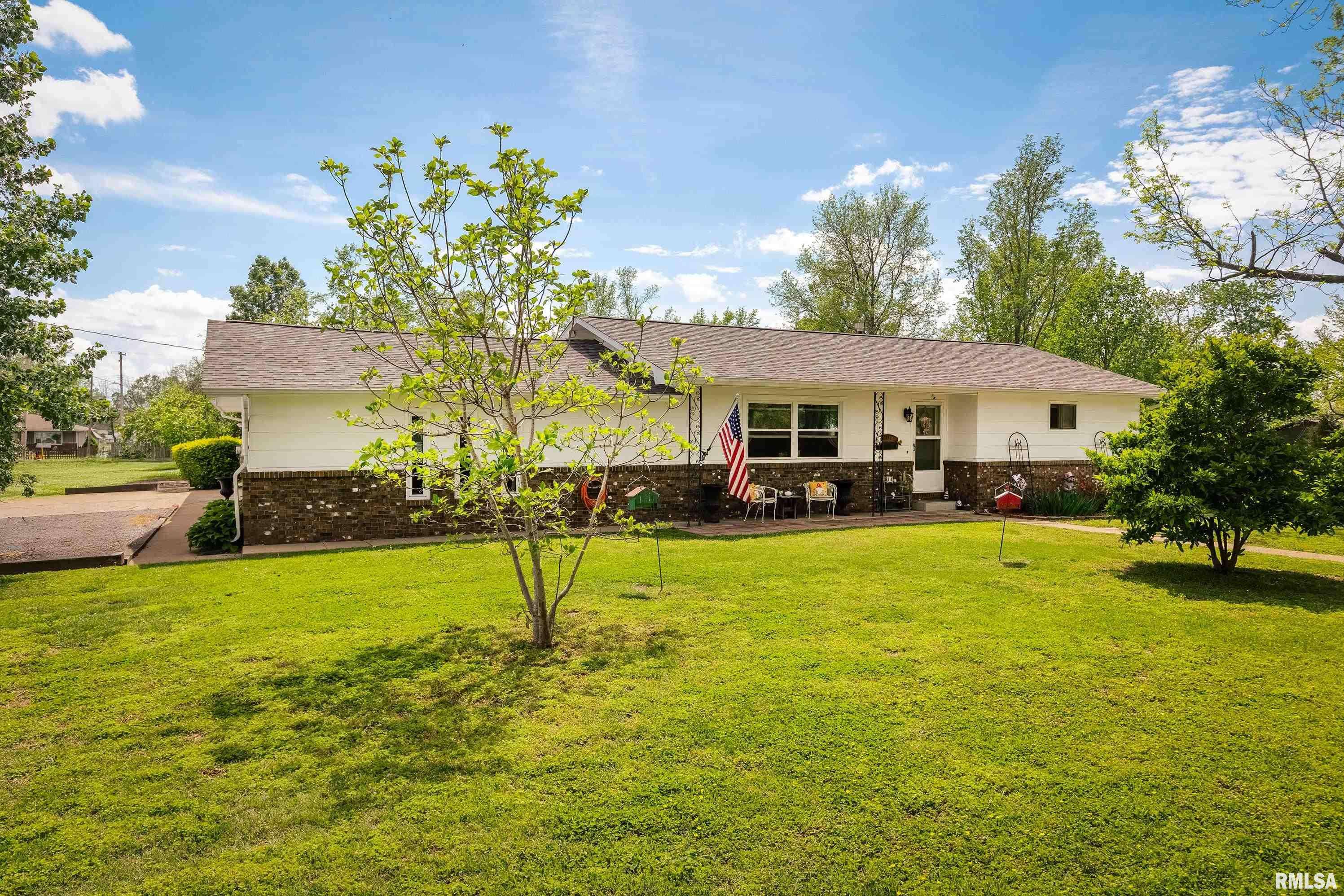 207 W 13TH ST, Johnston City, IL 62951