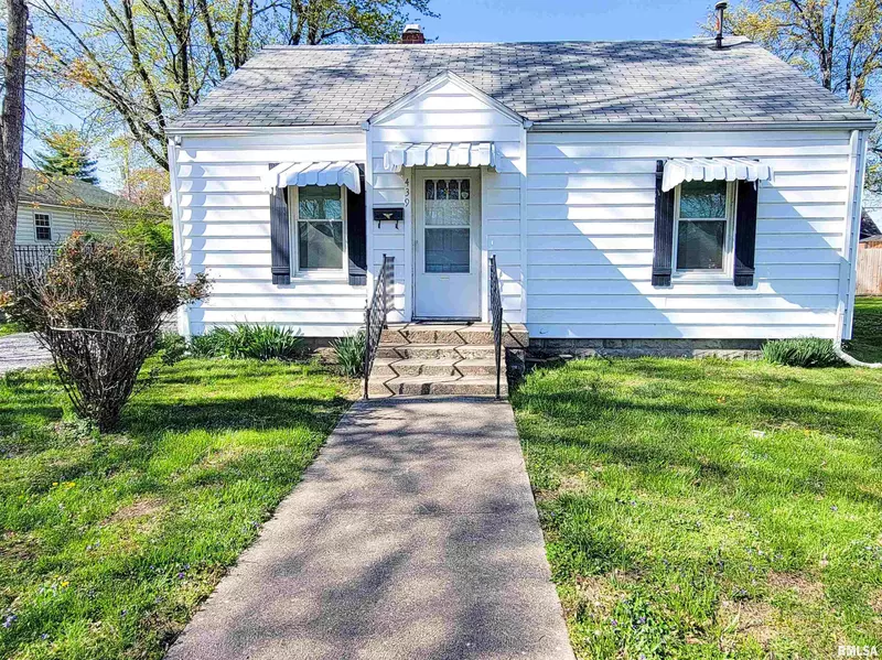 439 FAIR AVE, Flora, IL 62839
