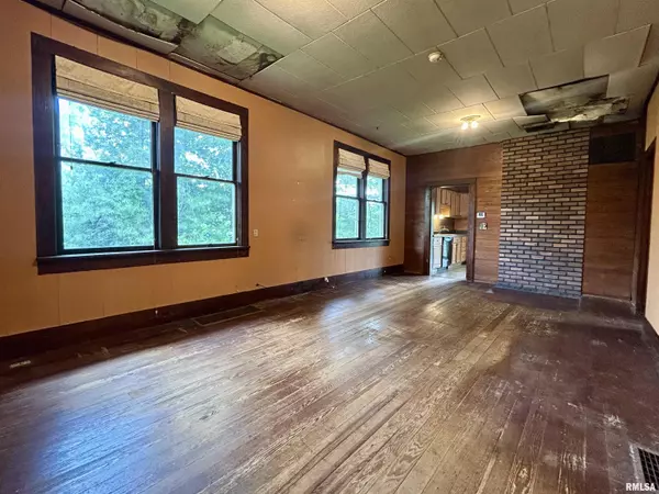 Makanda, IL 62958,298 CEDAR CREEK RD