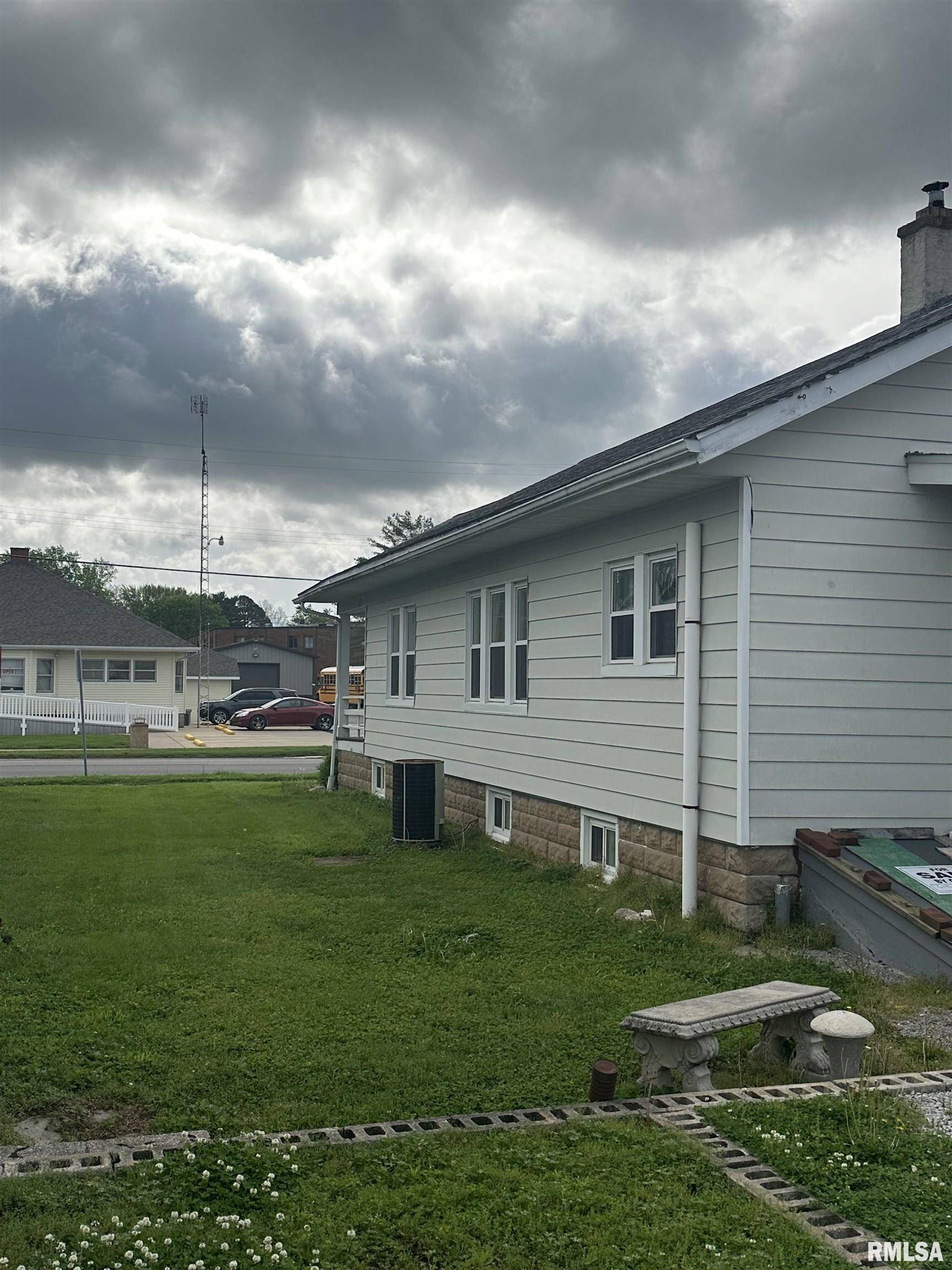 Pinckneyville, IL 62274,303 S MAIN ST
