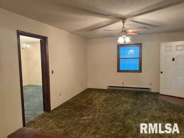 Johnston City, IL 62951,1109 Gent AVE