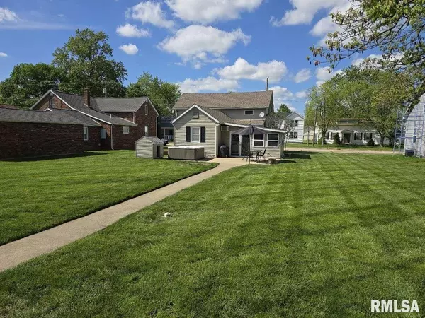 Breese, IL 62230,930 N 4TH ST