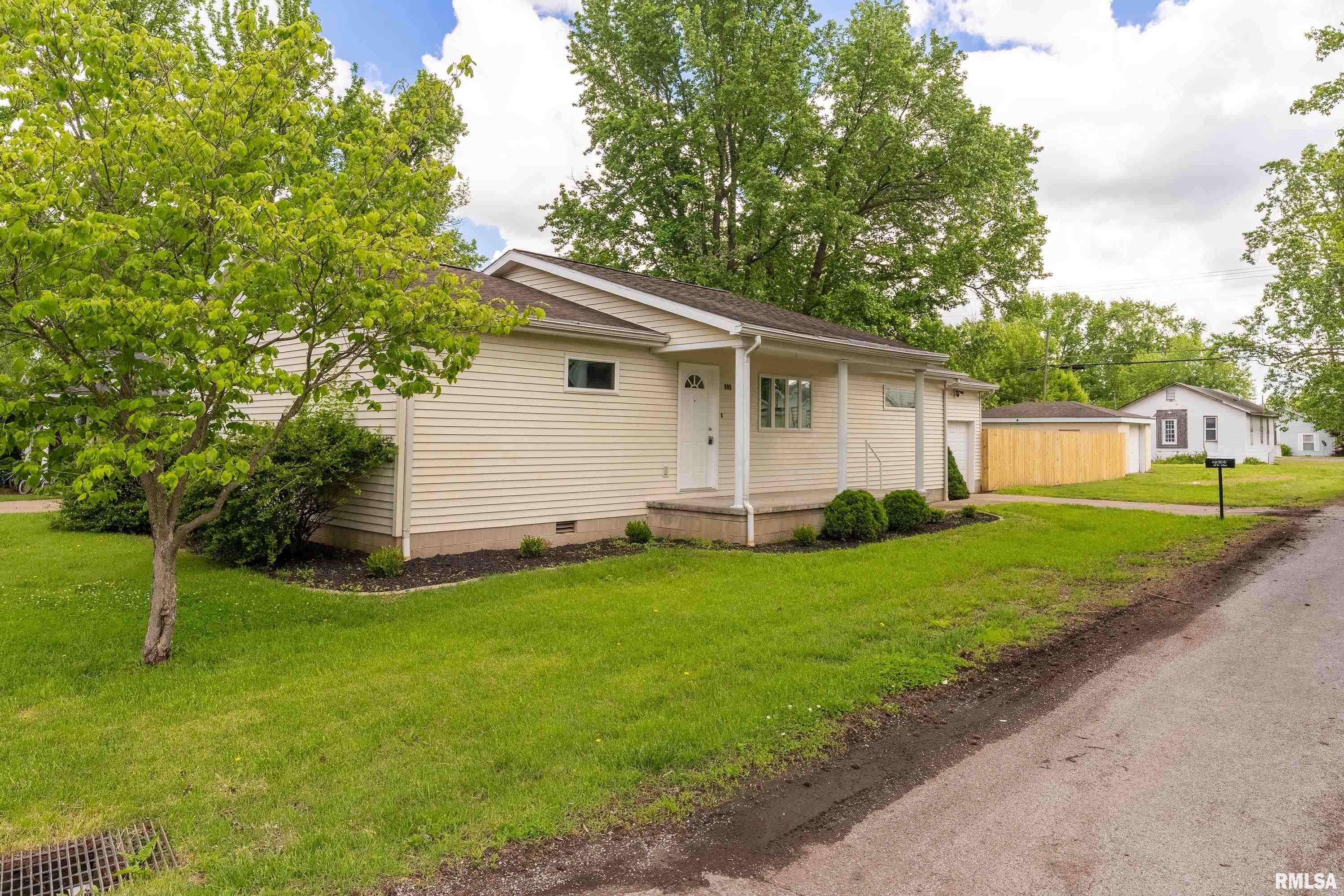 Herrin, IL 62948,609 W VAN BUREN ST