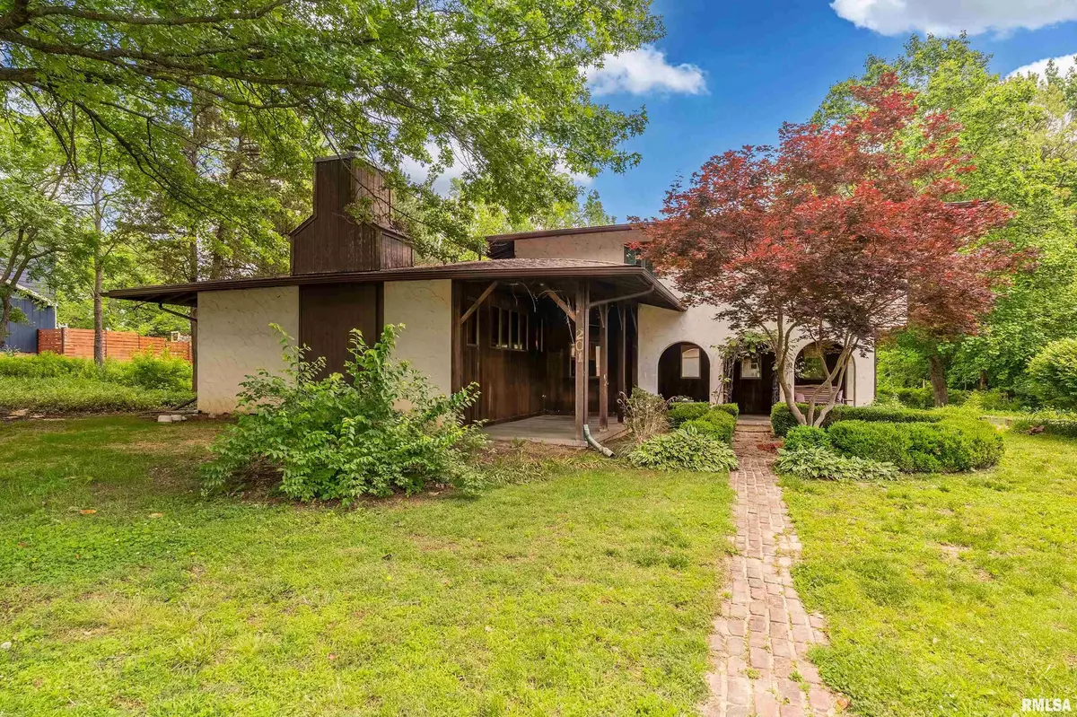 Carbondale, IL 62901,201 N Lark LN