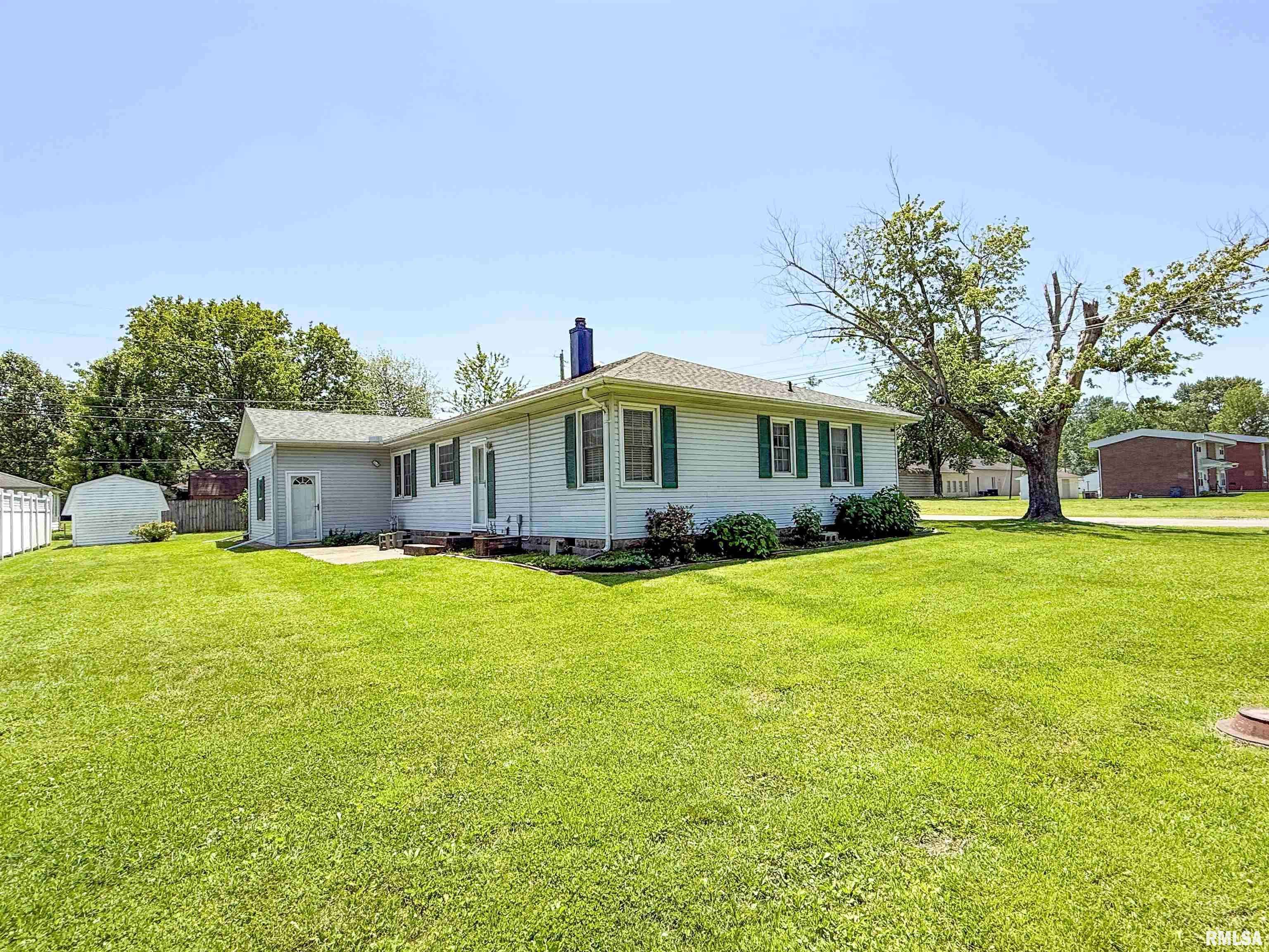 Flora, IL 62839,322 OAK ST