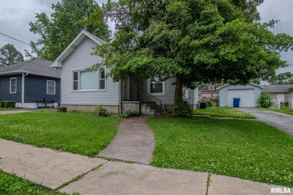 West Frankfort, IL 62896,1206 E OAK ST